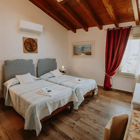 Oda ve Kahvaltı Casa Santa Lucia *